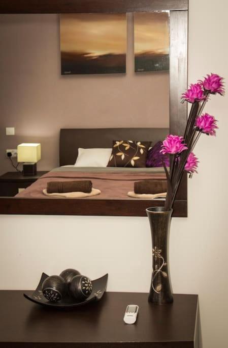 Sunny 2 Bedroom, 2 Bathrooms, Seaside Apt. Sliema