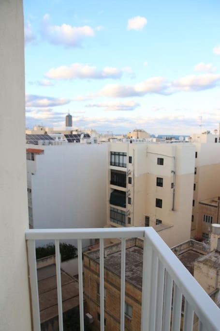Sunny 2 Bedroom, 2 Bathrooms, Seaside Apt. * Sliema