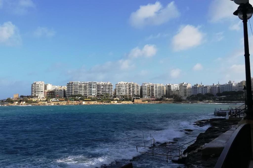 Apartament Sunny 2 Bedroom, 2 Bathrooms, Seaside Apt. *