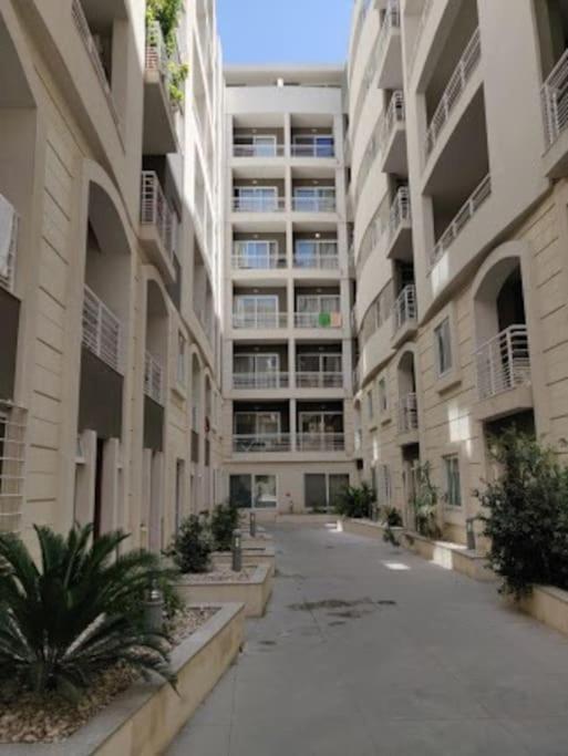 Sunny 2 Bedroom, 2 Bathrooms, Seaside Apt. * Sliema