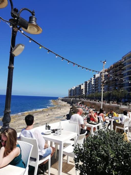 Sunny 2 Bedroom, 2 Bathrooms, Seaside Apt. Sliema